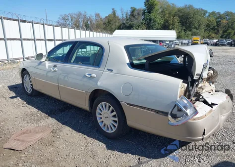 2005 Lincoln Town Car Signature Limited from USA, damaged, VIN 1LNHM82W15Y636566